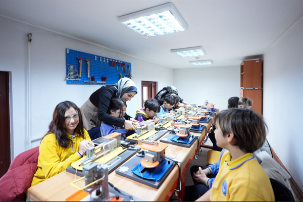 Öğrenciler, “Kütüphanelerdeyiz” etkinliği ile atölye çalışmalarına katılıyor