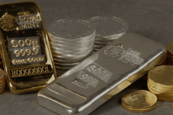 ABD vadeli piyasada altın ve gümüş fiyatları Fed öncesinde hafif geriledi