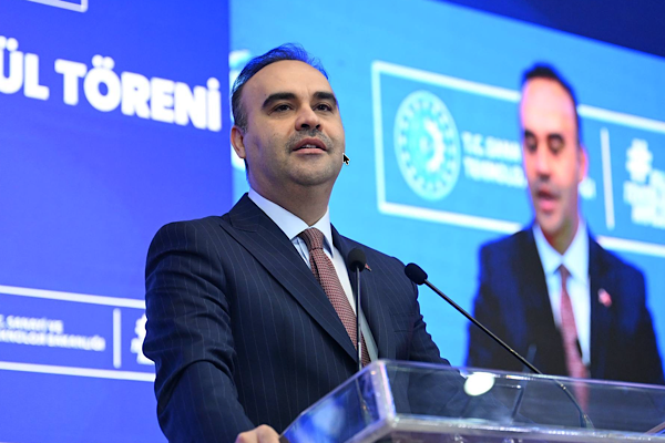 Bakan Kacır, Macaristanlı Bakanlarla İstanbul’da görüştü