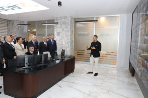 TİCARET BAKAN YARDIMCISI AĞAR VE HEYETİ AOSB’DE İNCELEMELERDE BULUNDU