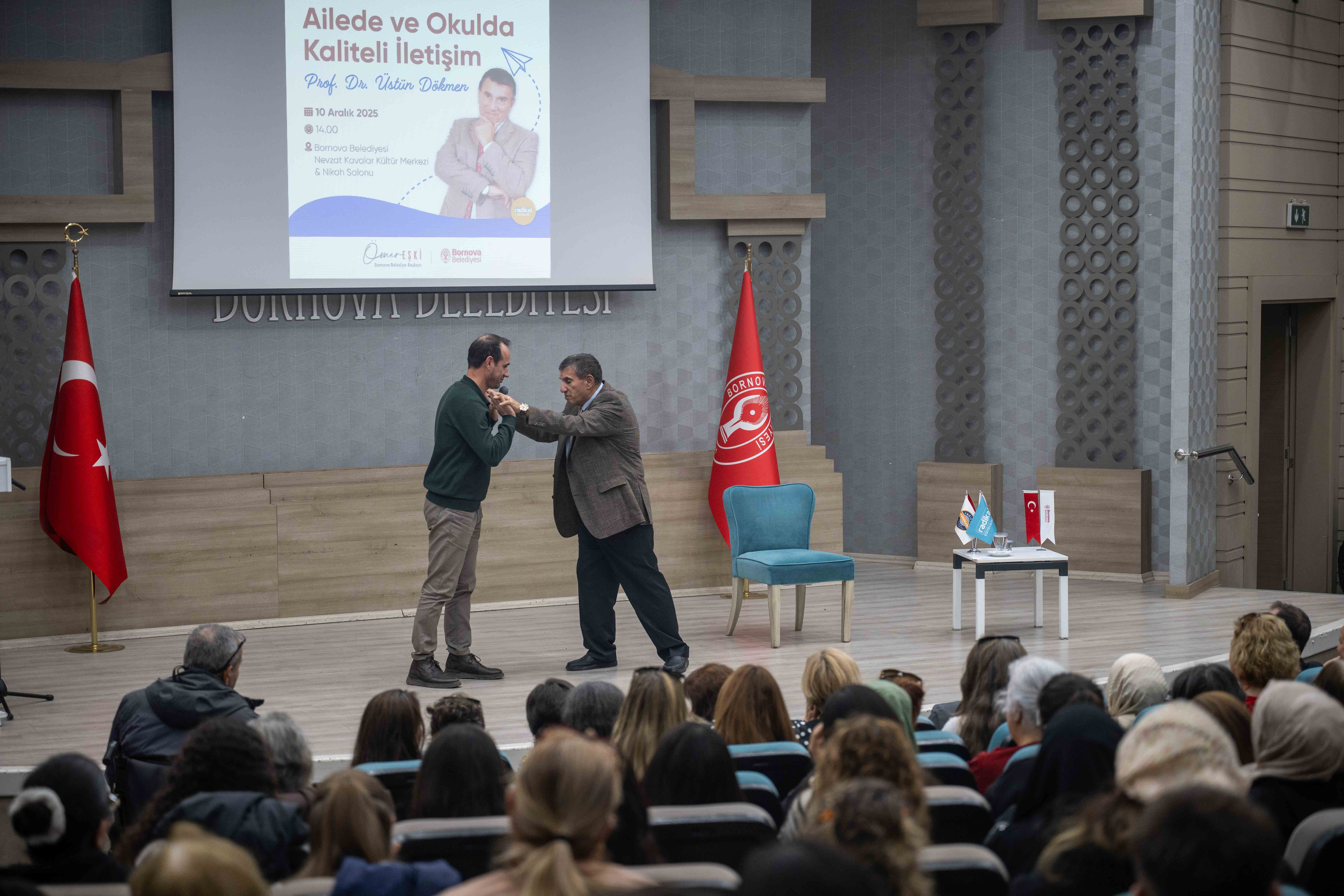 Bornova’da “Ailede ve Okulda Kaliteli İletişim” konferansı düzenlendi