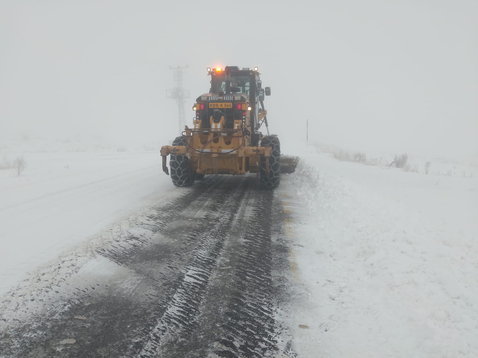 Kayseri’de yoğun kar yağışı sonrası 286 mahalle yolu ulaşıma açıldı