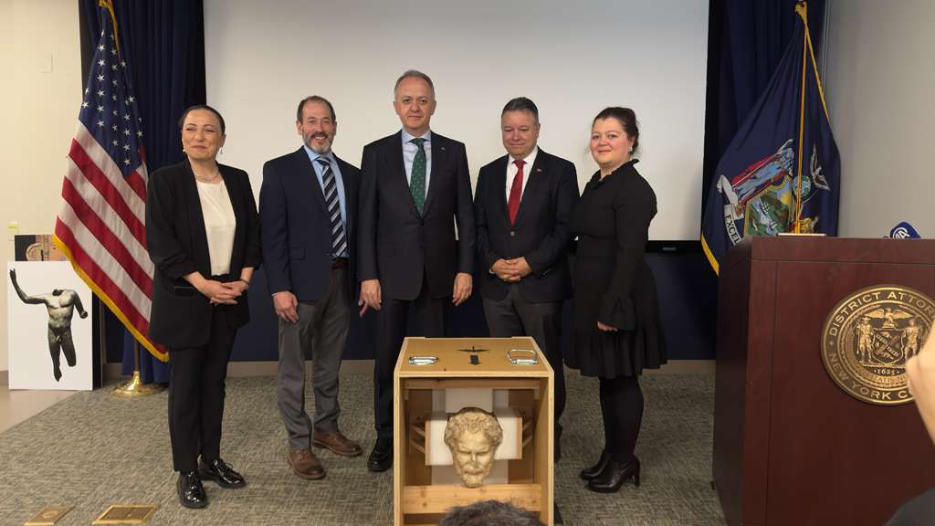 Bakan Ersoy: Boubon’un kayıp imparatoru ülkemize dönüyor