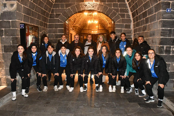 Siverek Belediyesi’nden Ağrı Kadın Futbol Takımı’na destek