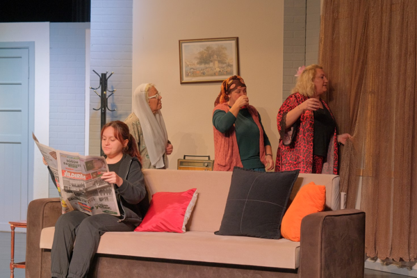 “Kadın Sığınağı” oyunu seyirciyle buluştu