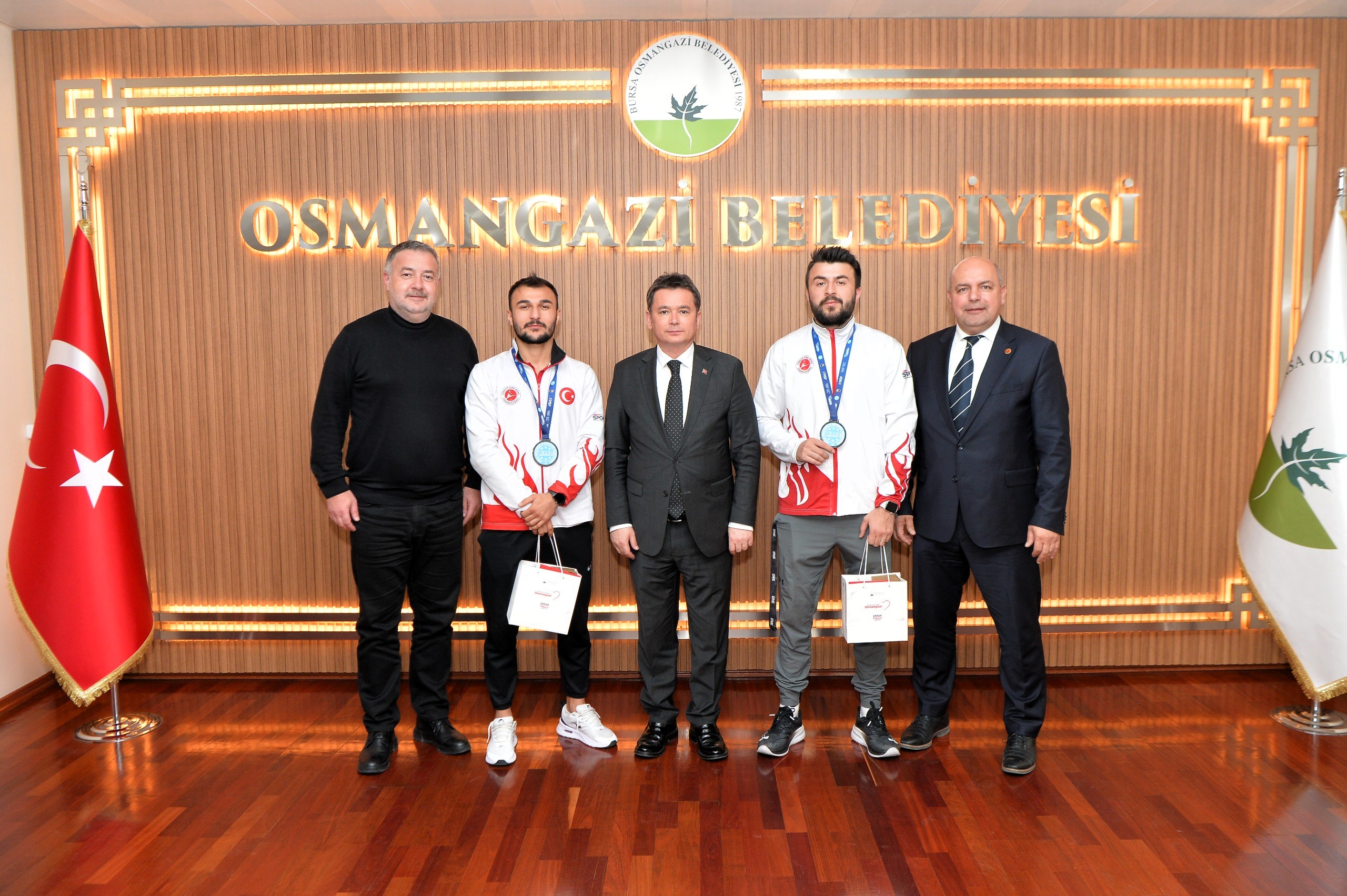 Başkan Aydın, milli sporcuları ağırladı