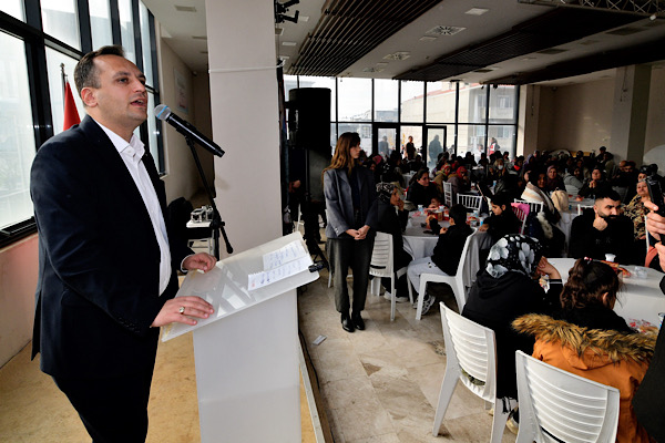 Bornova’da yılbaşı yemeğinde Kent Market kullanıcıları bir araya geldi