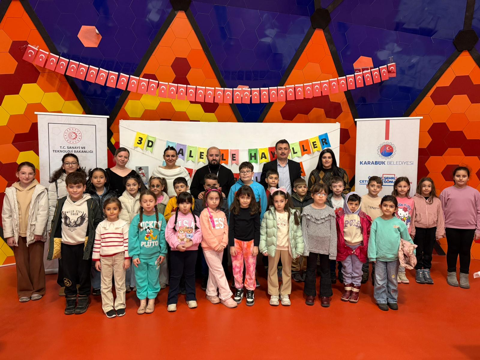 Çetinkaya: Bilimi çocuklarımızın hayatının bir parçası haline getiriyoruz