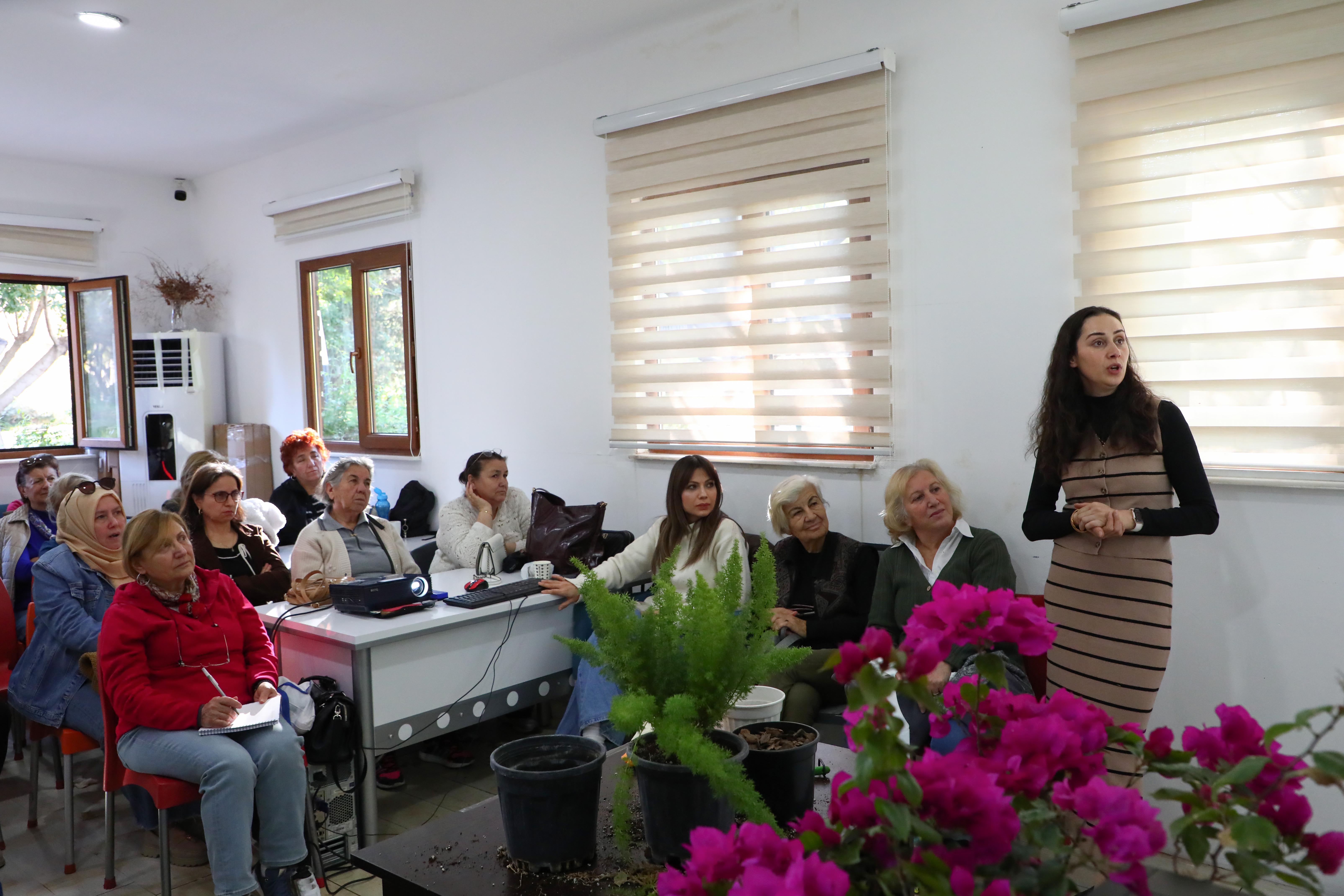 Antalya’da yaş almış bireylere evde çiçek yetiştiriciliği eğitimi
