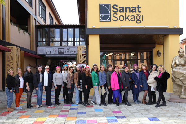 Eskişehir’de “Cumhuriyet Kadını ve Giysilerle Anılar” atölyesi düzenlendi