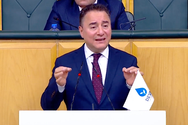 Babacan: Daha çok iletişim ve toplumu aydınlatma katkısı bekliyoruz