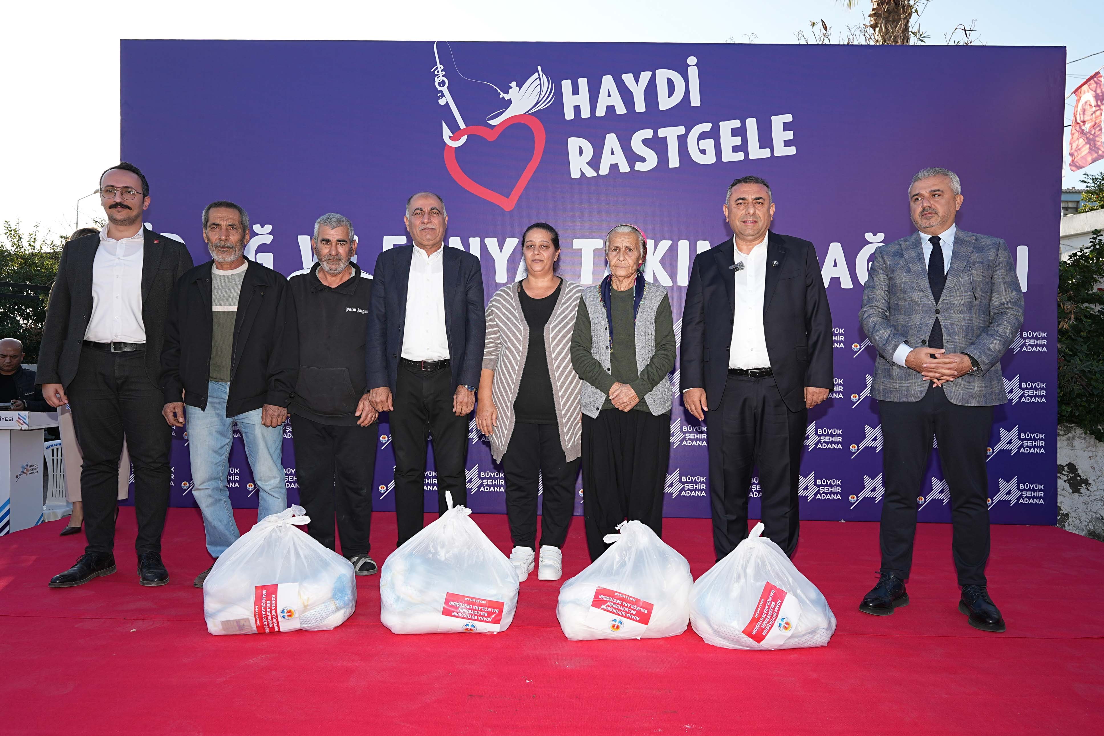 Adana’da balıkçılara ip ağ ve fanya takımı desteği