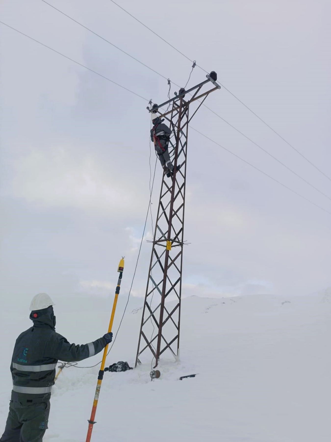 Dicle Elektrik’ten 6 ilde kar mesaisi