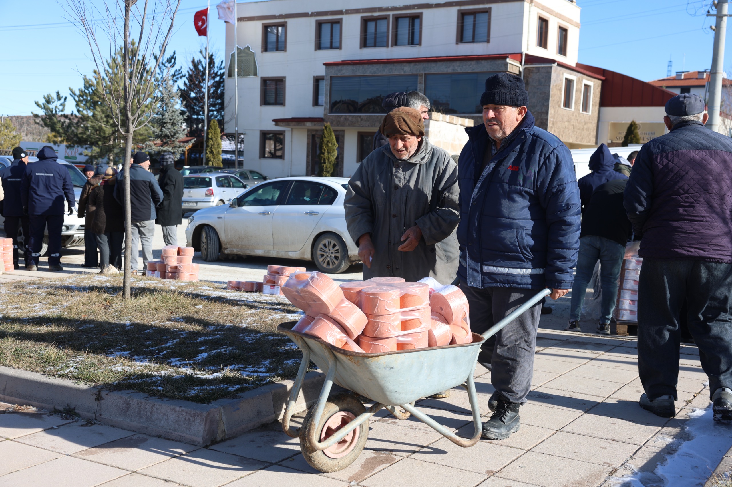 Ünlüce: Üreticiye desteklerimiz milli bir duruş meselesidir