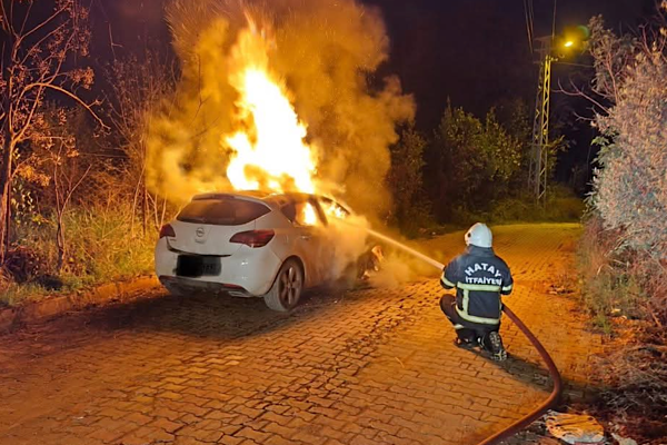 Defne’de araç yangını