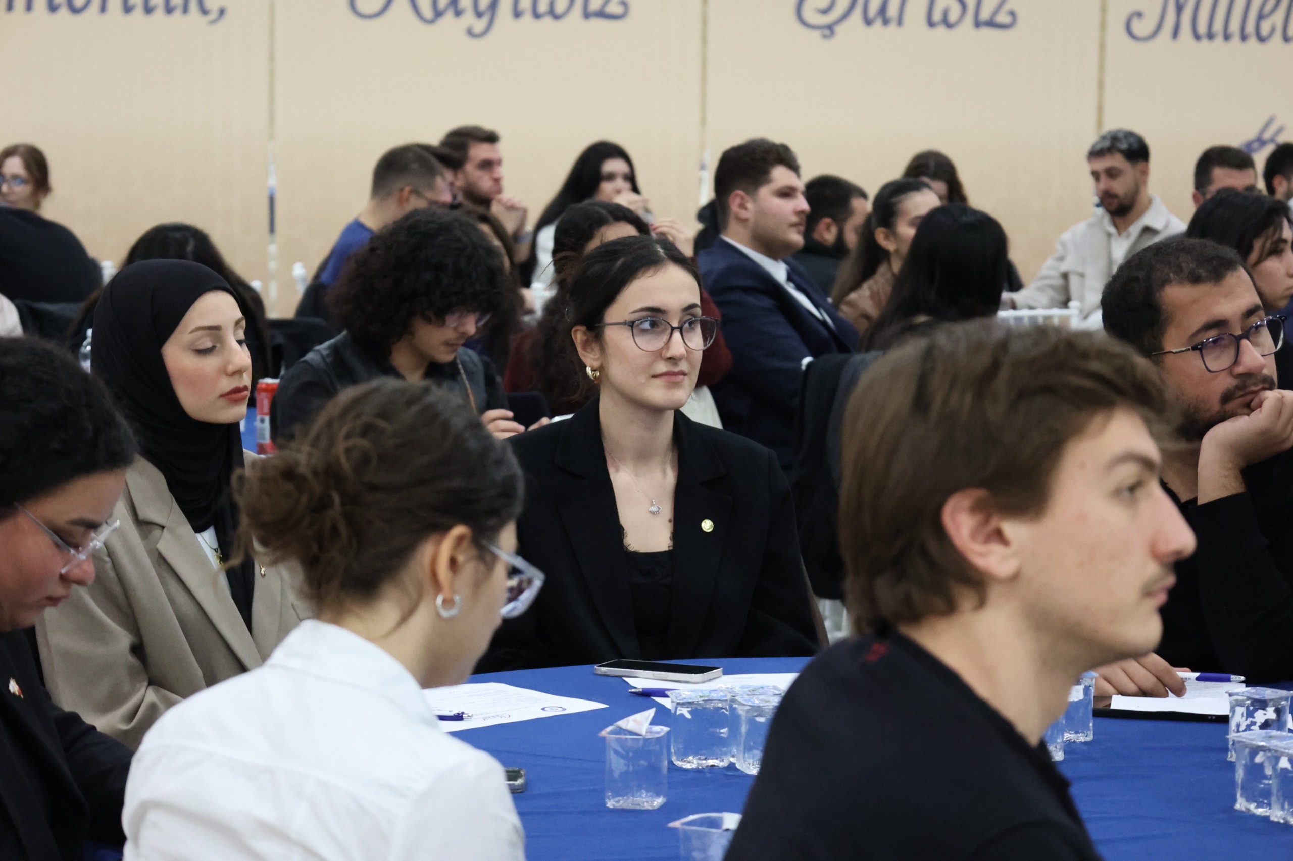 Başkan Aras: Gençlerden gelen her fikri desteklemeye hazırız