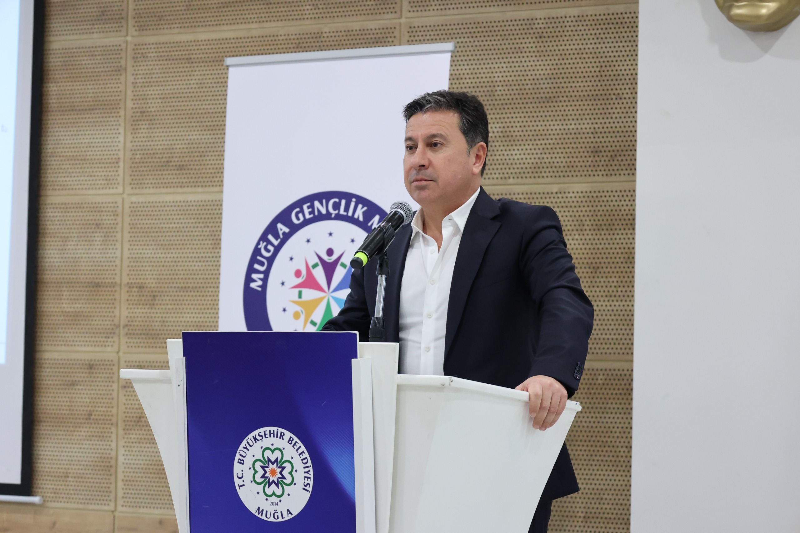 Başkan Aras: Gençlerden gelen her fikri desteklemeye hazırız