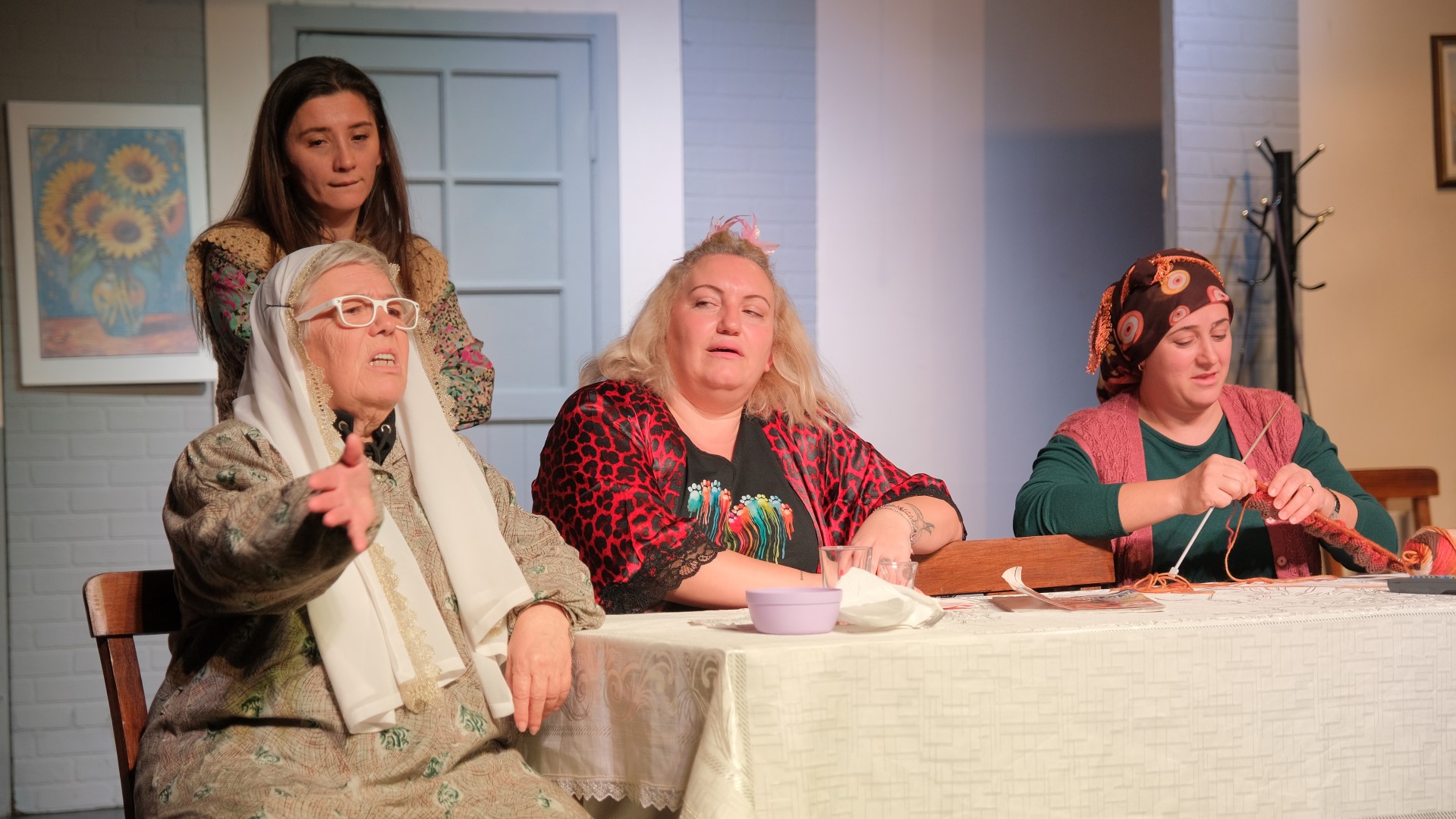 İnegöl’de “Kadın Sığınağı” oyunu sahnelendi