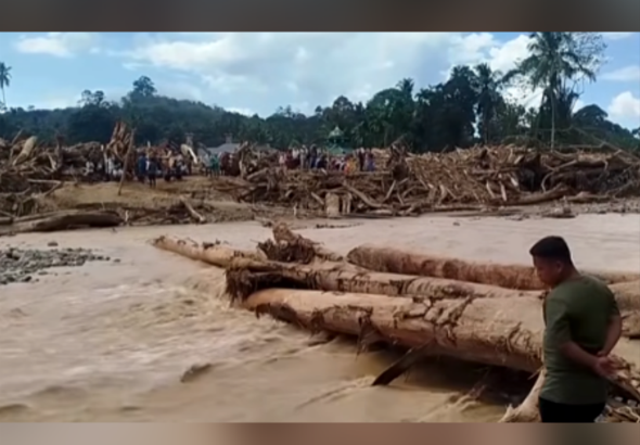 Endonezyalılar, sel felaketi yardımlarının yavaşlığı nedeniyle isyan ediyor