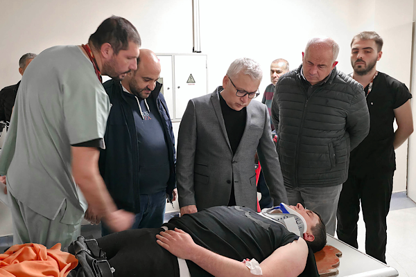 Valisi Şimşek, cezaevi otobüsü kazazedelerini ziyaret etti