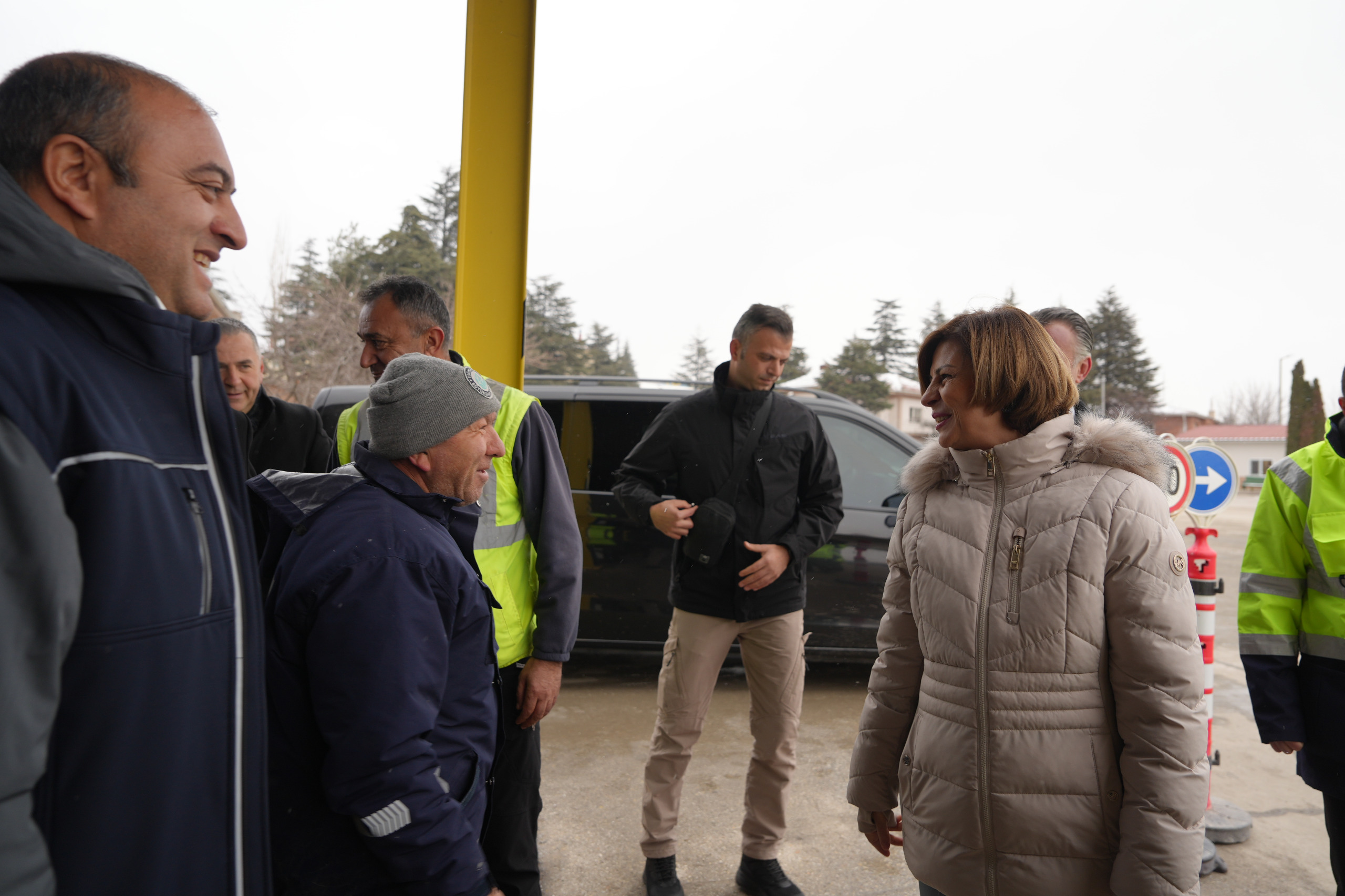 Başkan Ünlüce, yol ekiplerini ziyaret etti