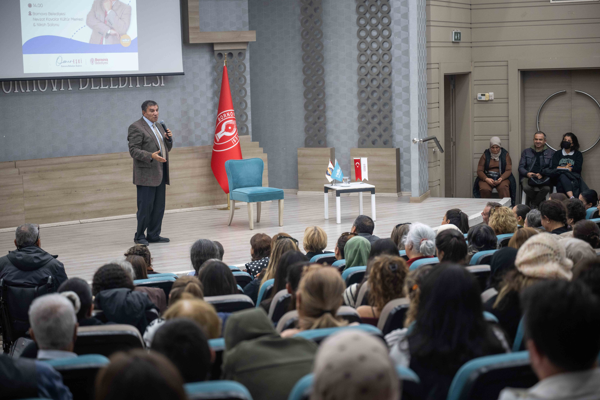 Bornova’da “Ailede ve Okulda Kaliteli İletişim” konferansı düzenlendi