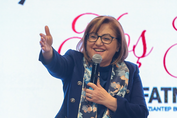 Şahin: Çocukların ölmediği bir dünyayı gençlerle inşa edeceğiz