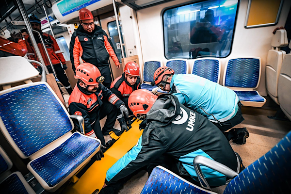 Menemen İZBAN İstasyonu’nda deprem ve kaza tatbikatı yapıldı