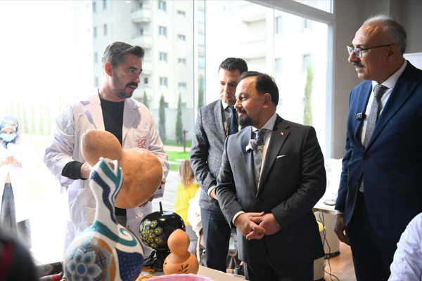 Başkan Uludağ, “Atıktan Sanata” el sanatları kursunu ziyaret etti