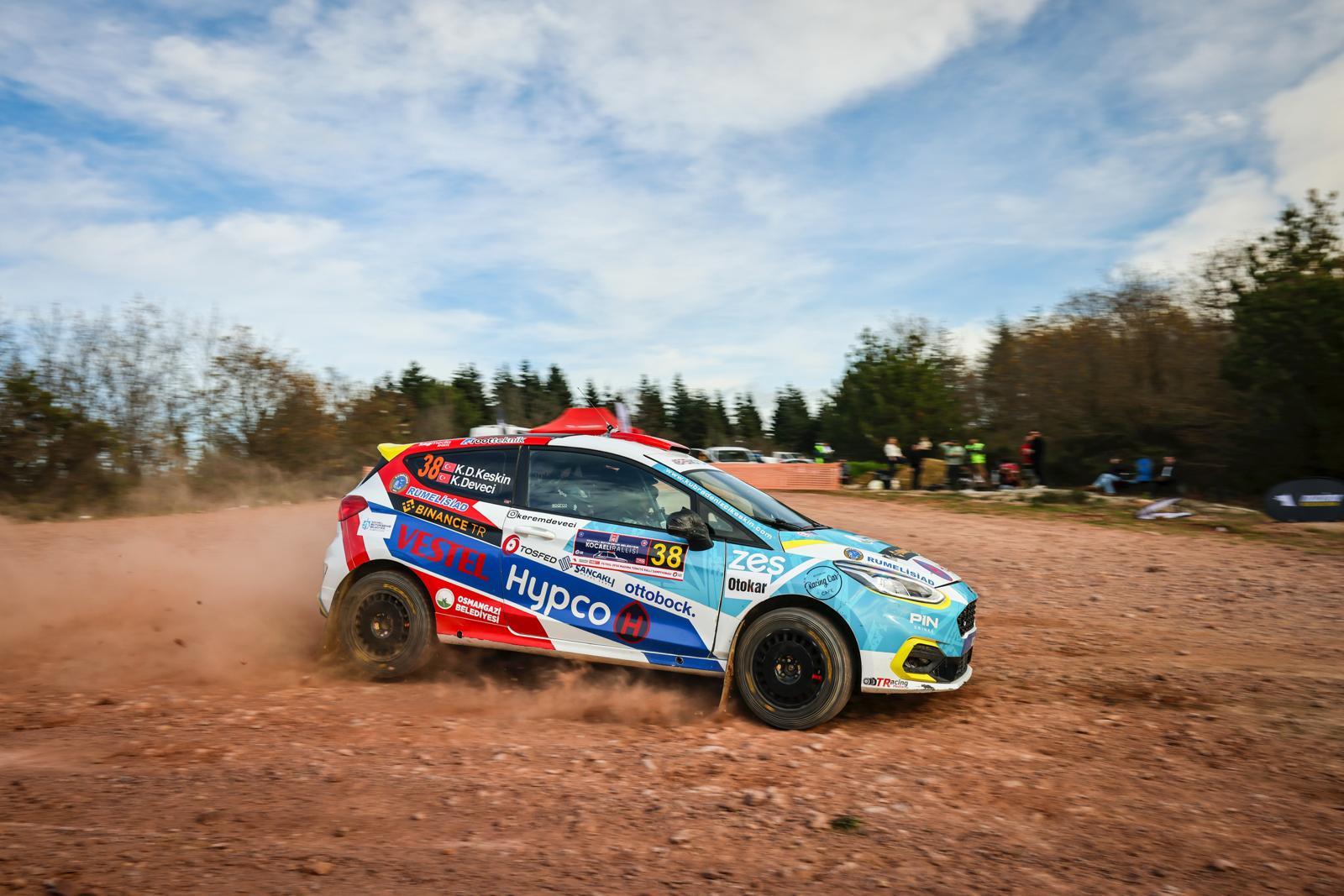 Kübra Denizci Keskin’den podyumda çifte başarı