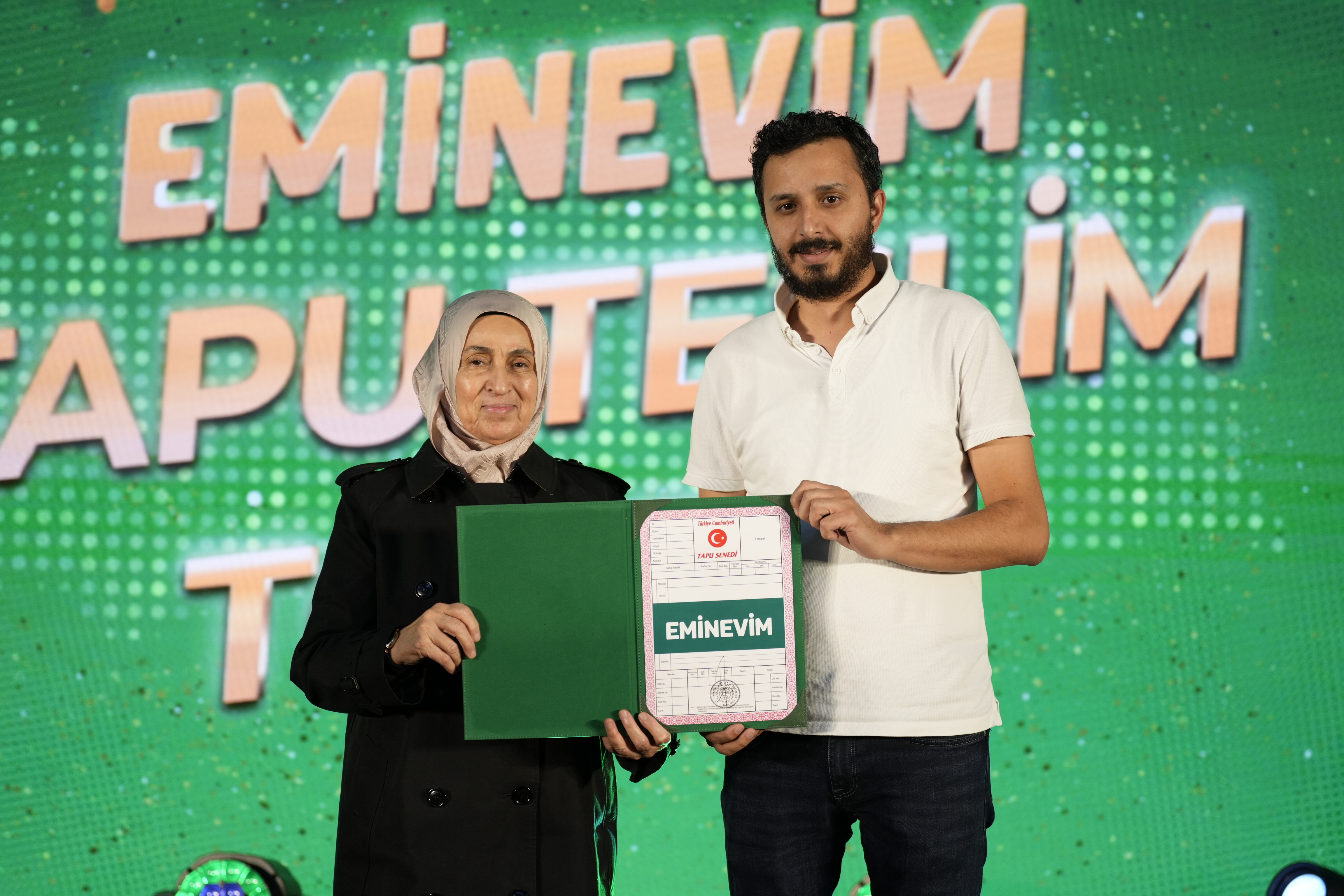 Eminevimliler tapu teslim töreninde buluştu