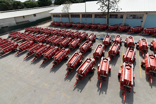 İzmir’de köylere dağıtılan tankerler yangınlara müdahale etti