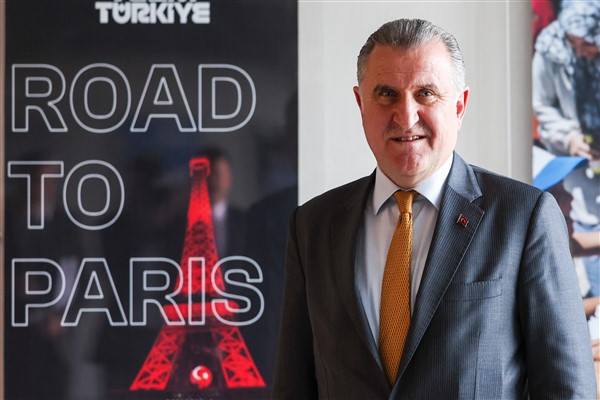 Bakan Bak, AXA Sigorta Milliyet Yılın Sporcusu Ödülleri Büyük Jüri Toplantısı’na katıldı