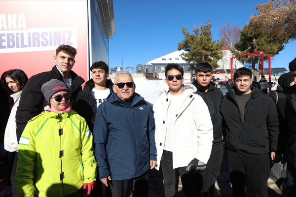 Başkan Büyükkılıç, Erciyes’te kayak sezonunu açtı