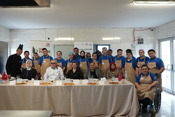 Düzce’de Kusursuz Kafe çalışanları mutfak yarışmasında yarıştı