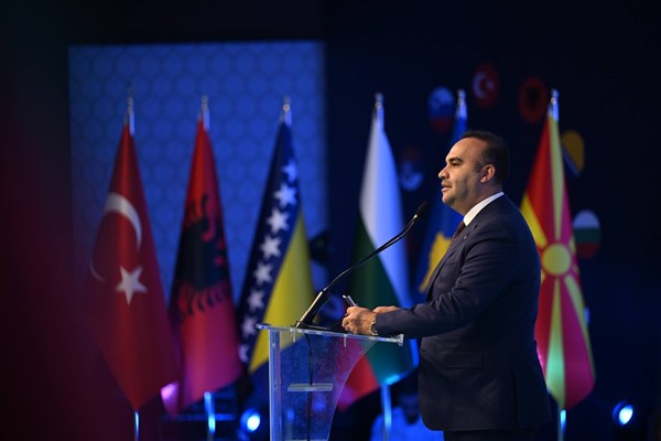 Bakan Kacır, NASA Başkan Yardımcısı Swails ile görüştü