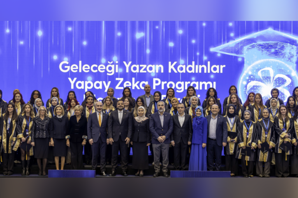 Turkcell’in ‘Geleceği Yazan Kadınlar Yapay Zeka Projesi’ mezunlarını verdi