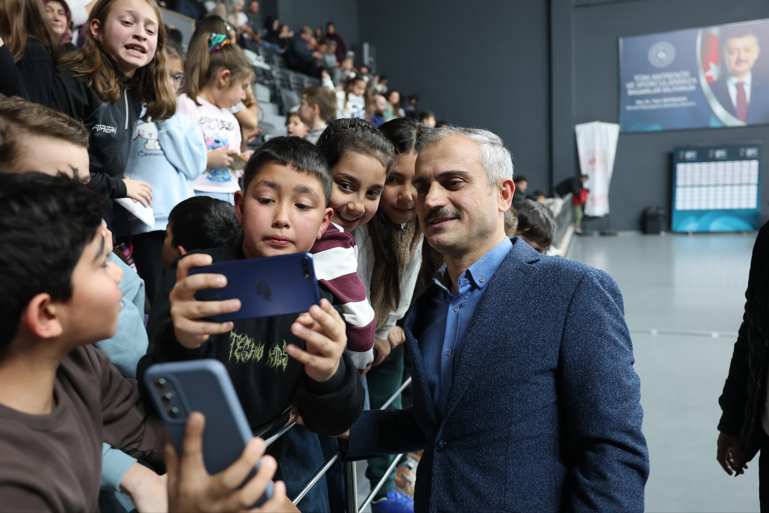 Başkan Çiftçi, öğrencilerle basketbol maçında buluştu
