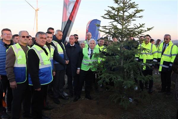 Bursa Büyükşehir Belediyesi 15 bin 28 fidanı toprakla buluşturdu