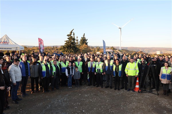 Bursa Büyükşehir Belediyesi 15 bin 28 fidanı toprakla buluşturdu