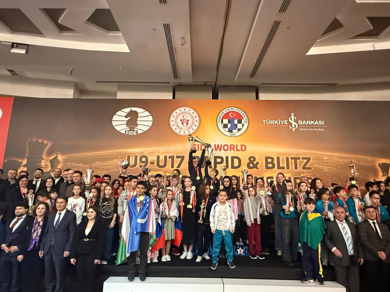 Bakan Bak’tan milli satranççılar için tebrik mesajı