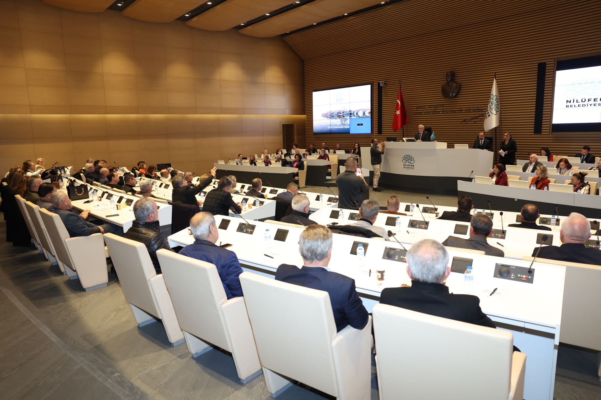 Başkan Özdemir: Vatandaşın verdiği parayı yatırıma dönüştürüyoruz