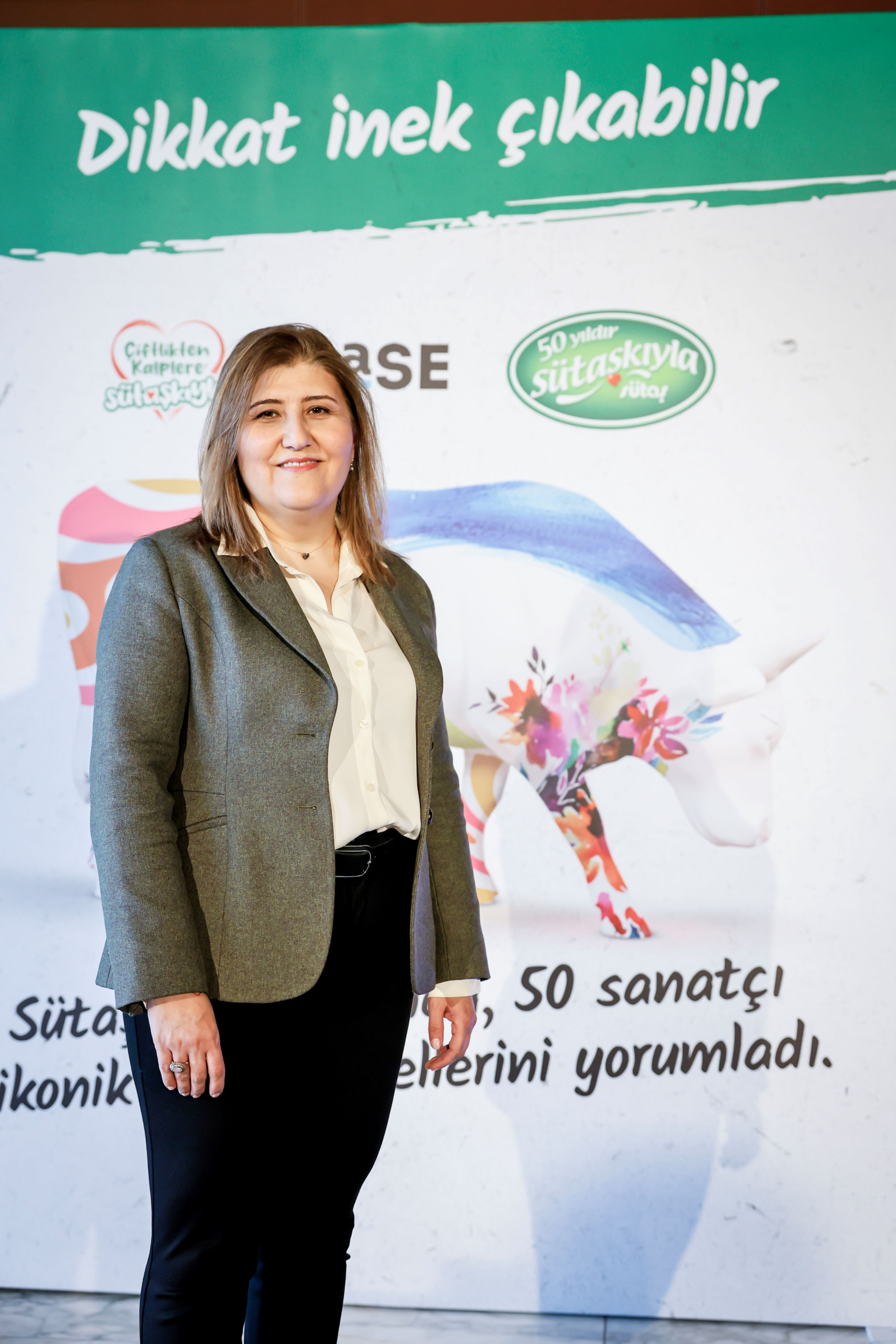 Sütaş’ın mutlu inekleri, sanatçıların tasarımları ile şehre geldi