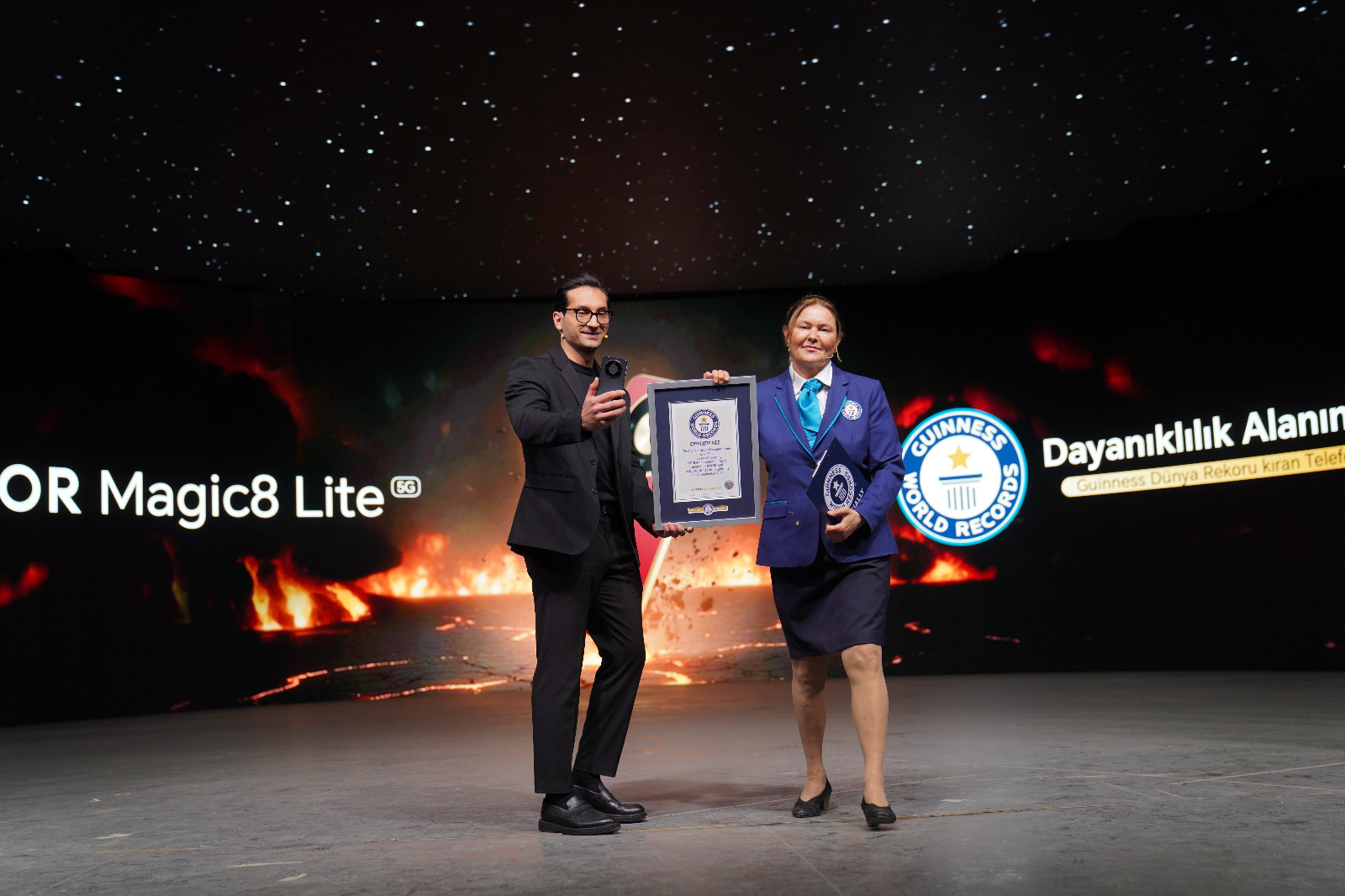 Dayanıklılığıyla Guinness Dünya Rekoru kıran HONOR Magic8 Lite Türkiye’de satışta