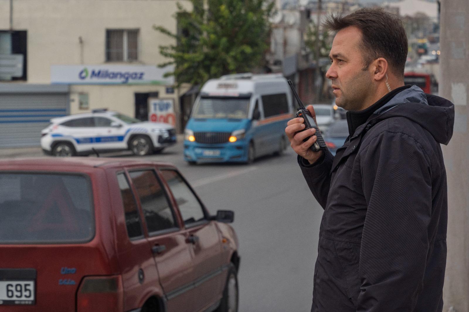 İzmir’de zabıta ekiplerinden dronlu takip