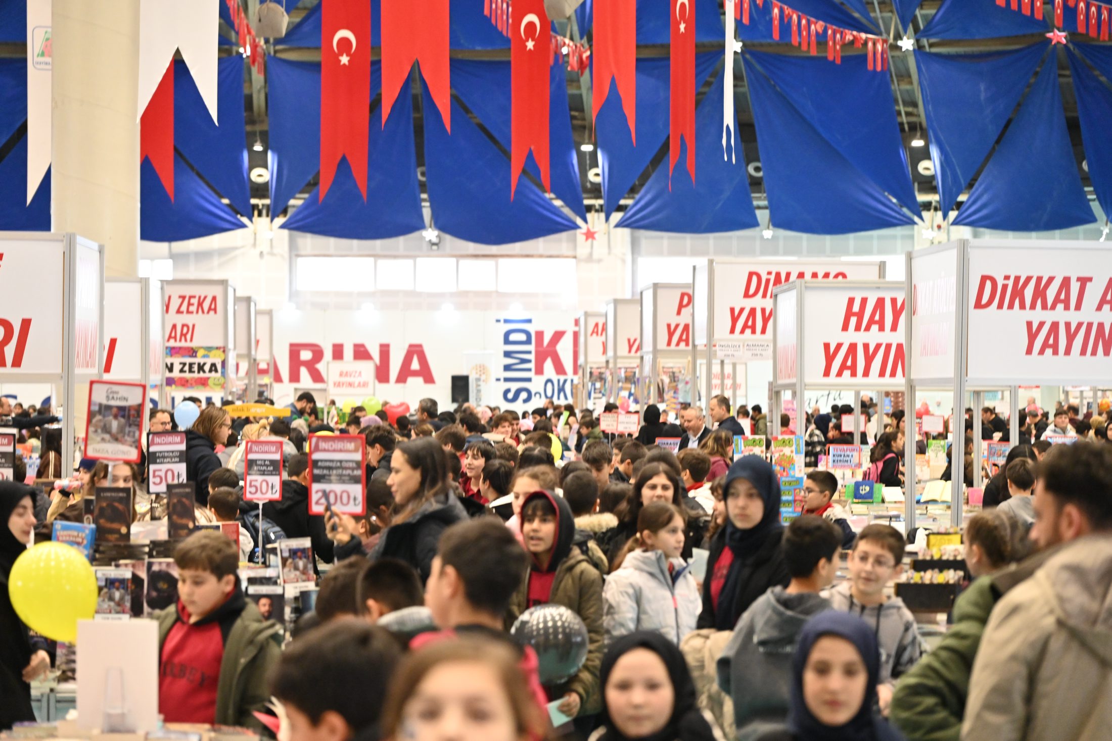 Yazar İşcan, Isparta Kitap Fuarında okuyucuylarıyla buluştu