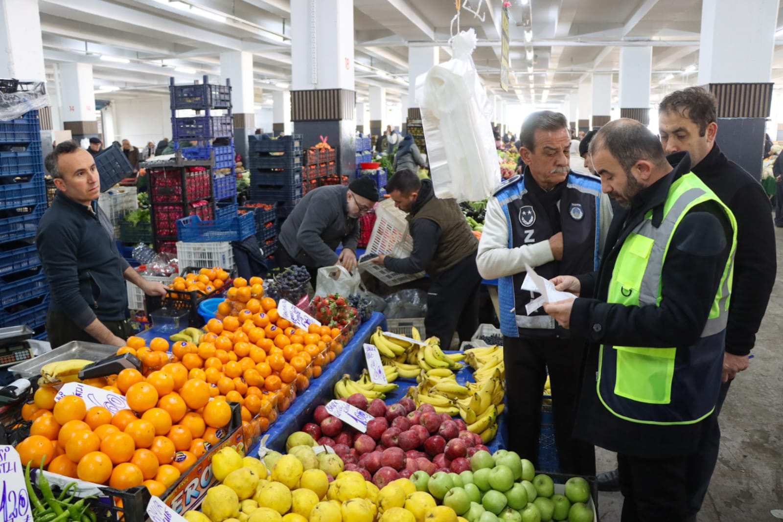 Yalova’da pazar yerinde fatura ve belge denetimi