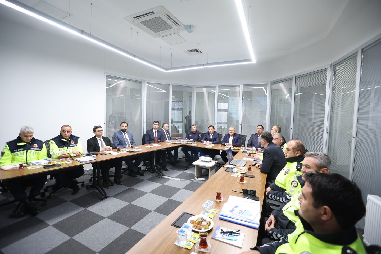 Başkan Büyükkılıç, trafik koordinasyon toplantısına katıldı