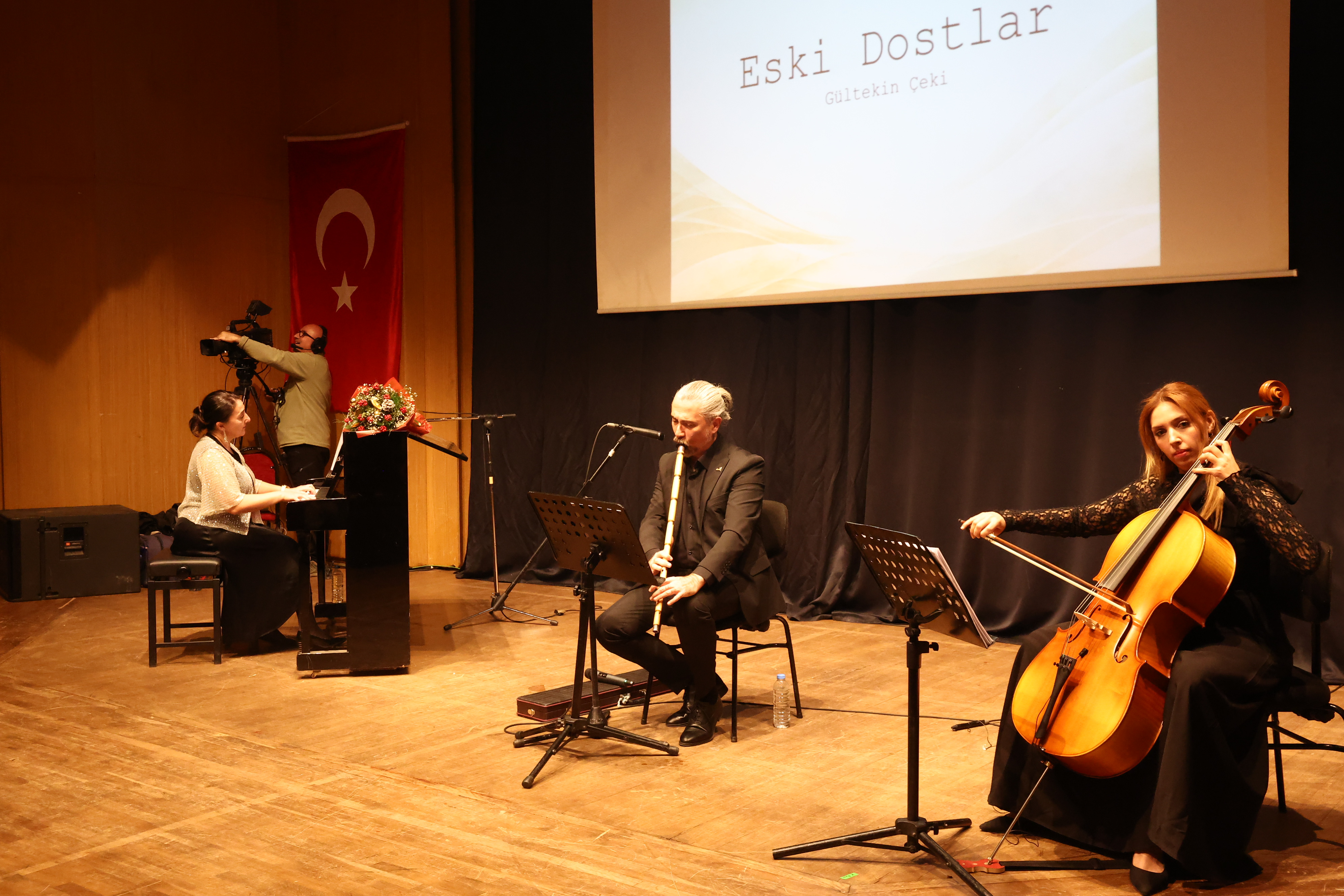 ‘Zefir Zamanı’ konseri müzikseverlerle buluştu