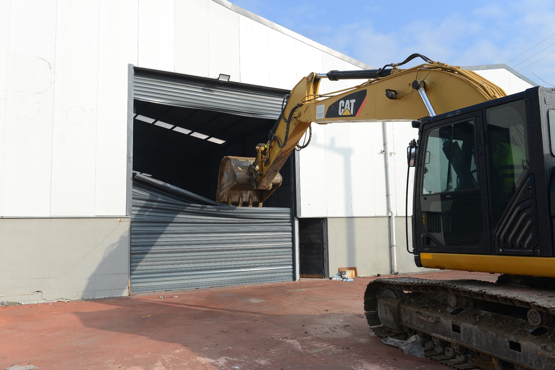 Nilüfer’de 2 kaçak yapı yıkıldı